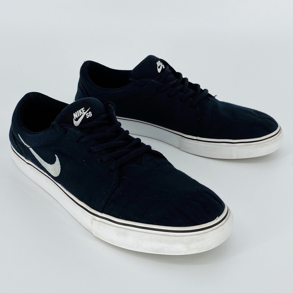 Nike Black Canvas Sneakers # 555380-001  Size 11.5